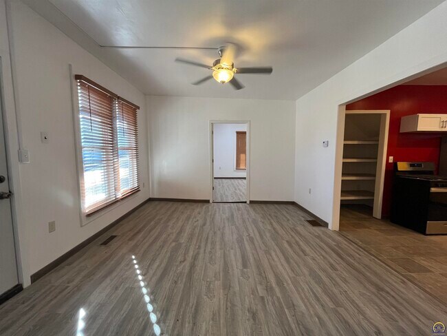 Building Photo - 401 Constitution St