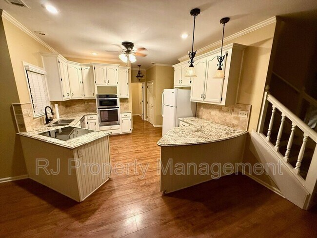 Building Photo - 8610 Dena Cove W