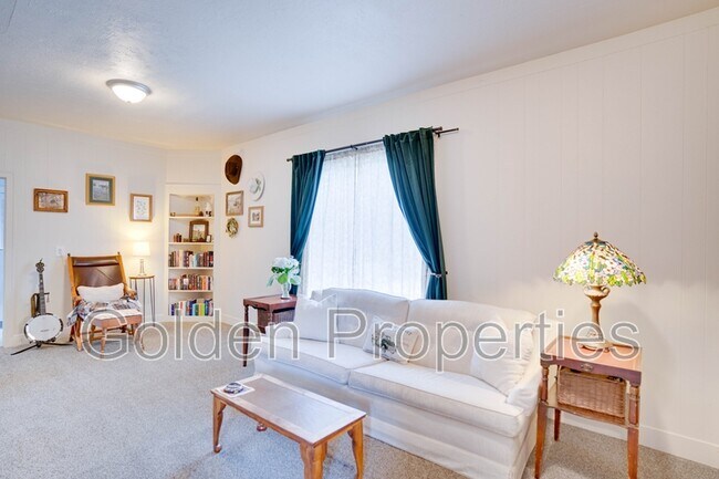 Building Photo - 944 N 7th St