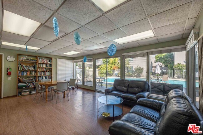 Building Photo - 3166 S Sepulveda Blvd