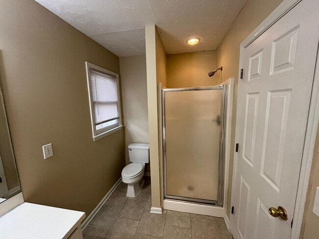 Building Photo - Home You’ll Love Coming Home To