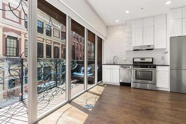 Building Photo - 126 Salem St