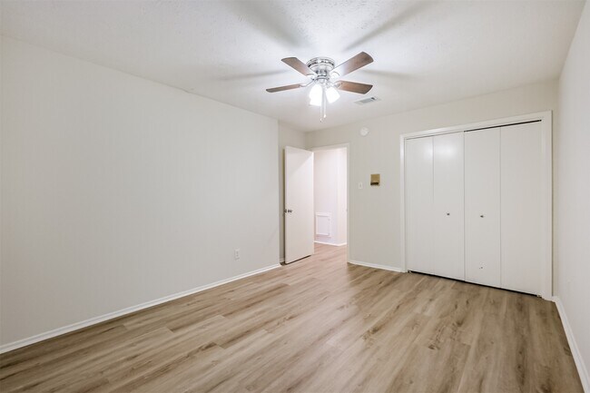 Building Photo - 3362 Continental Dr