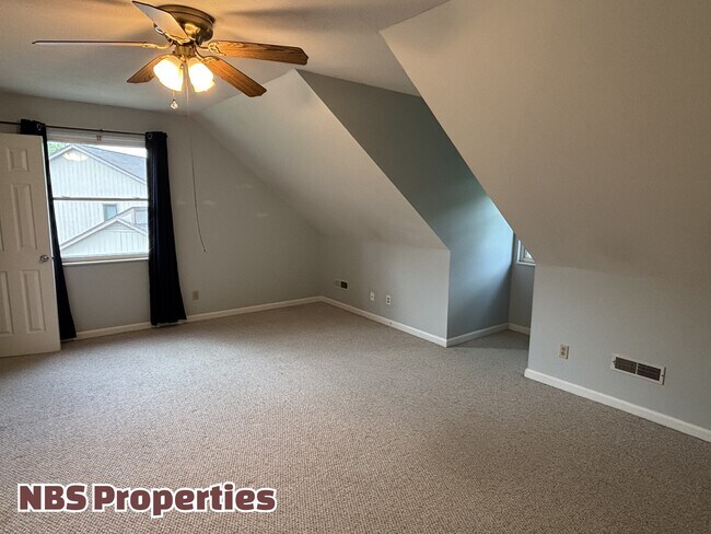 Building Photo - 7404 Foxglove Ln