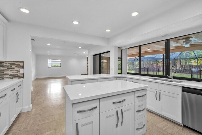 Building Photo - 6878 Entrada Pl