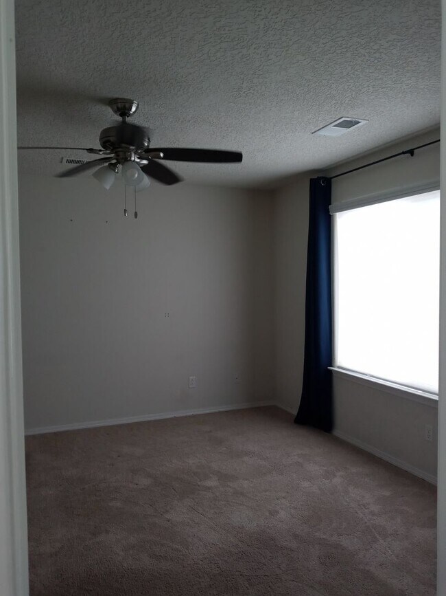 Building Photo - FOUR BEDROOMS!