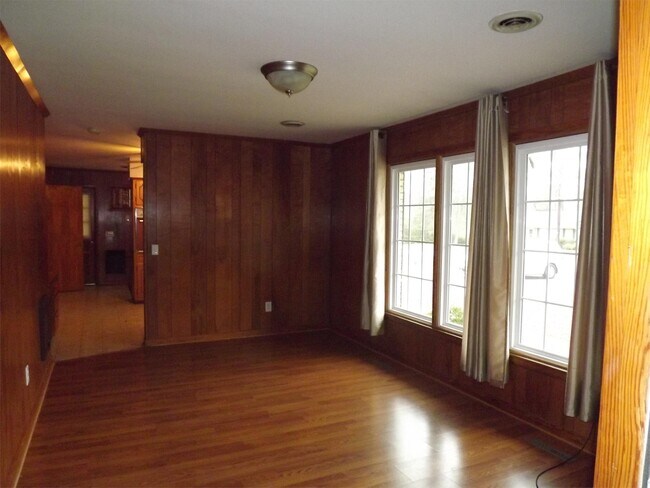 Building Photo - 1604 Belmont Dr