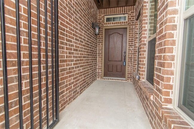 Building Photo - 4105 Comanche Dr