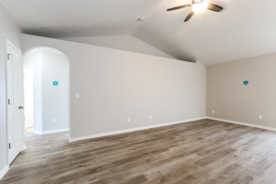 Building Photo - 1116 Mustang Ln