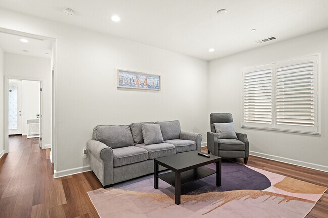 Building Photo - Spacious & Stylish 4 Bed 3 Bath in Chino P...