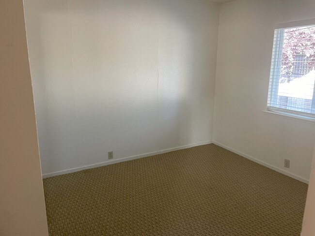 Building Photo - 577 Benjamins Rd