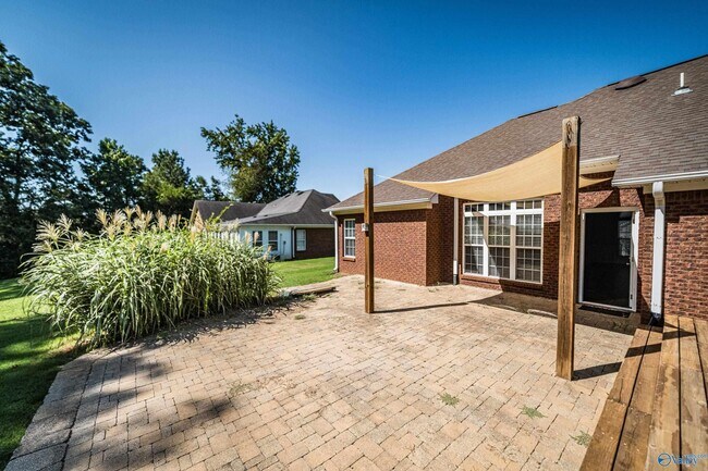 Building Photo - 129 High Noon Ln
