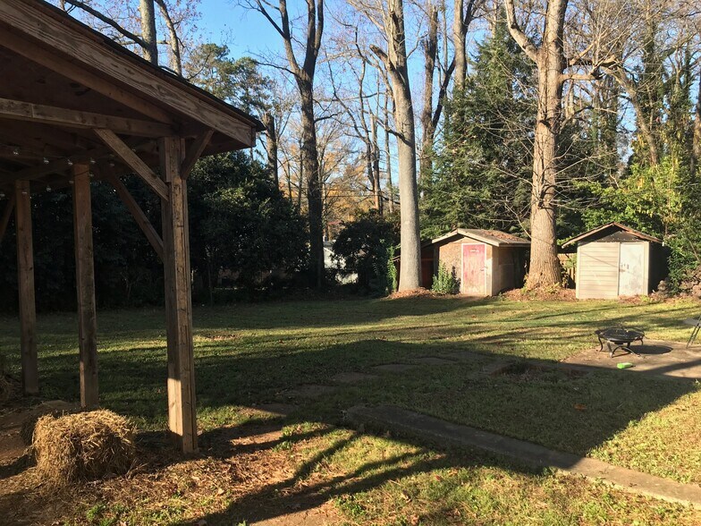 Back Yard - 1915 Birchcrest Dr