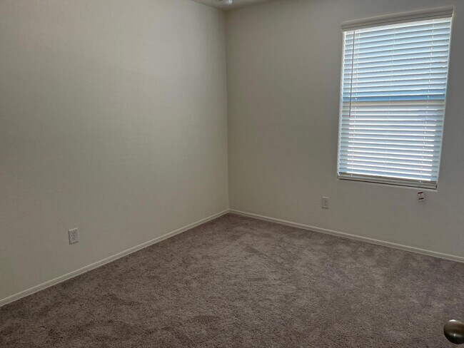 Building Photo - 1465 E Chandler Ct