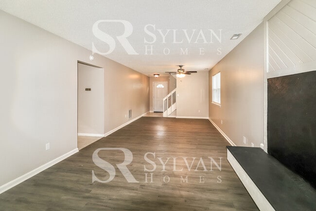 Building Photo - Prepare to fall in love with this 3 bedroom, 2.5 bathroom home