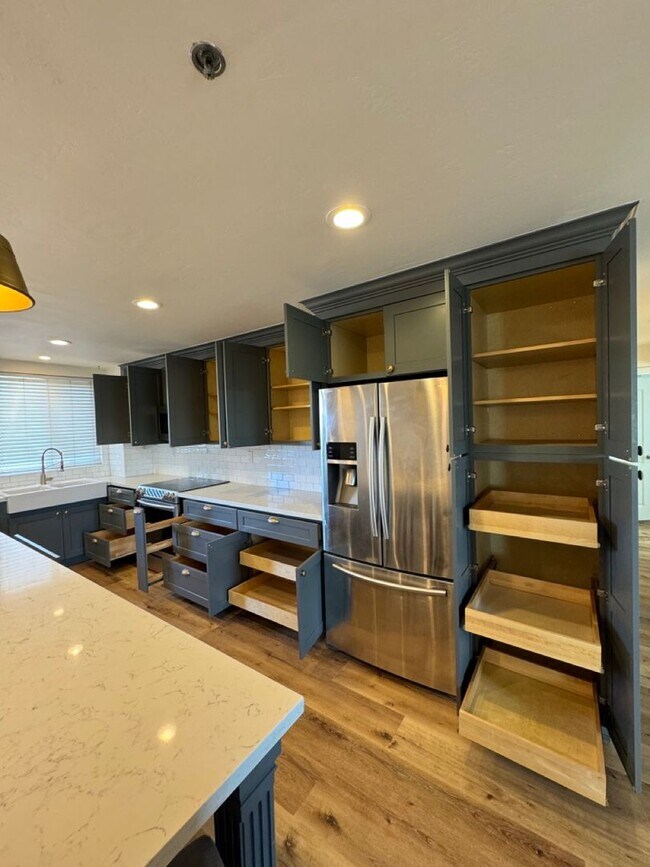 Building Photo - Amazing 4 Bedroom 2 Bath Condo in the heart of North Park!