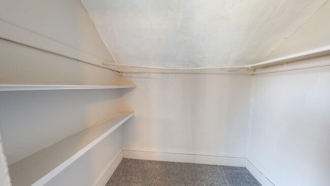 Building Photo - Huge 4 Bedroom Single Family House - almost 1500 SQ FT!