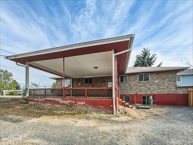 Building Photo - 904 S 48th Ave