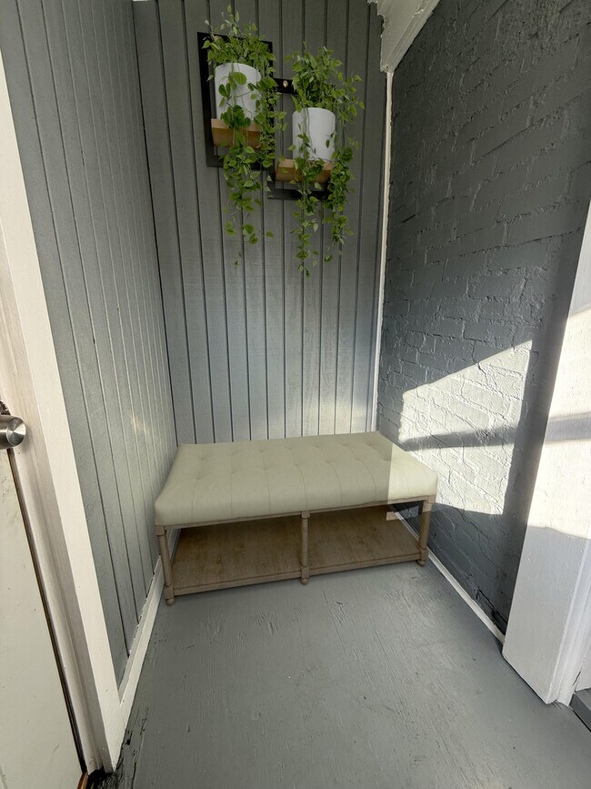 Building Photo - 729 Vine St