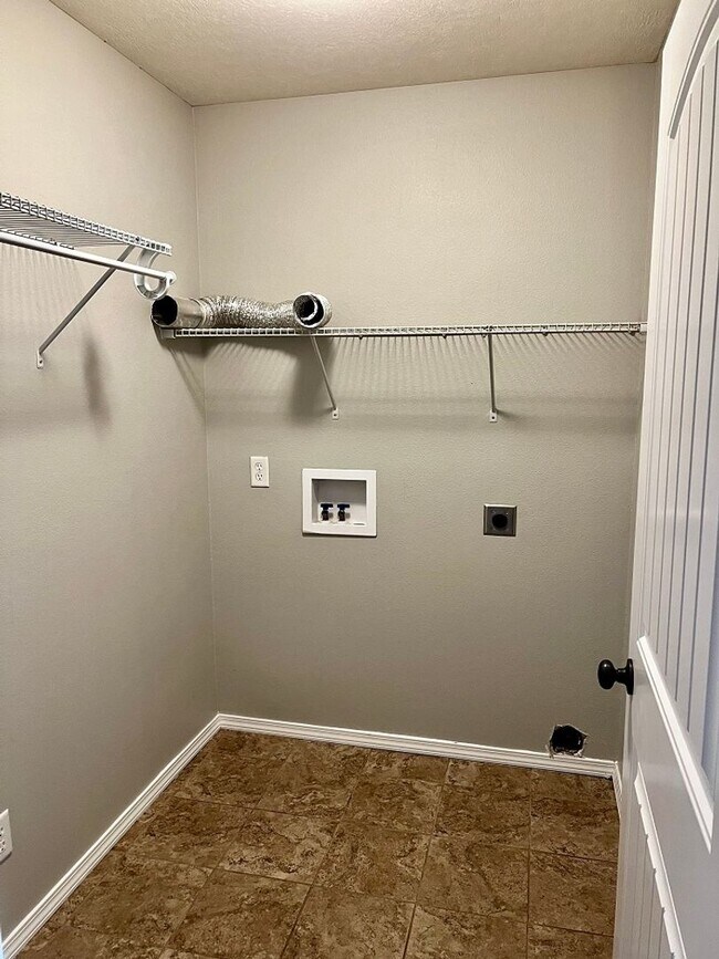 Building Photo - Republic Schools!  Gorgeous Brick Front 3 Bedroom Home Available!