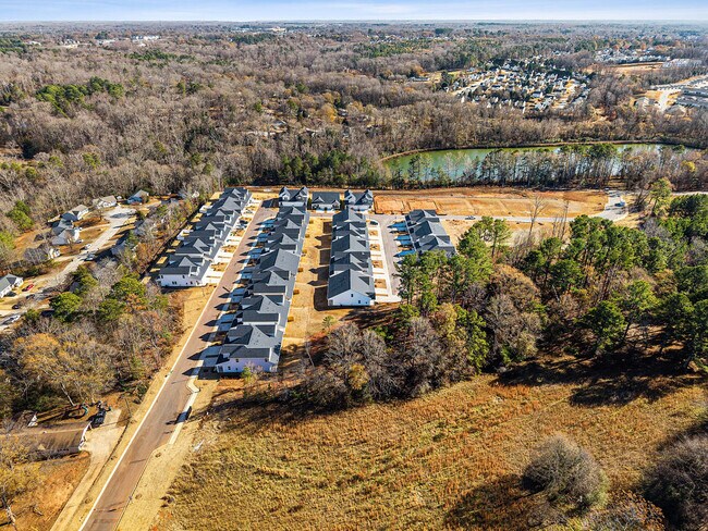 Building Photo - 512 Serena Trl