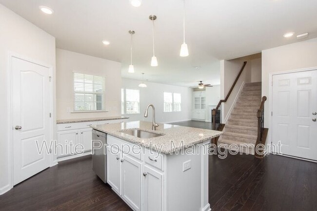 Building Photo - 1043 Winnett Dr