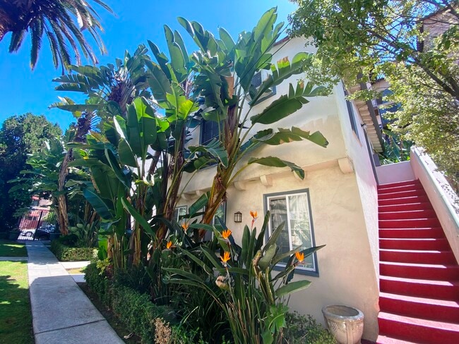 Building Photo - 1833 & 1839.5 Grace ave