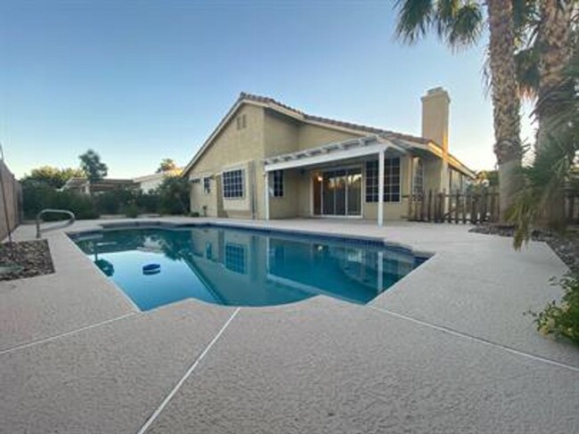 Building Photo - Beautiful single story home with pool.