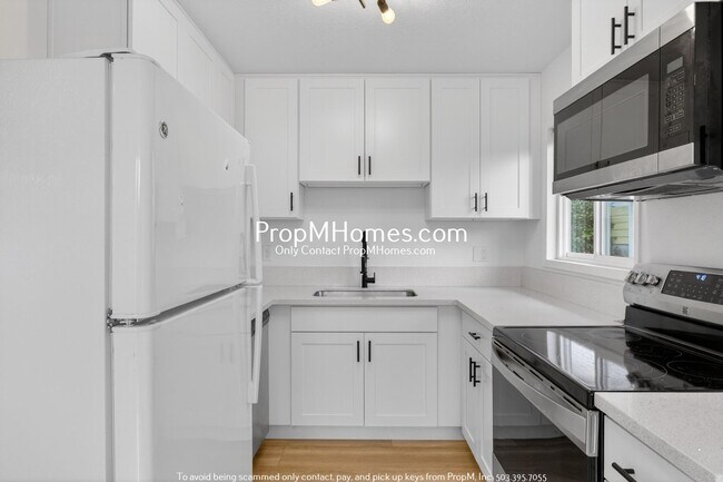 Building Photo - Updated Two Bedroom Unit with St Johns Views!