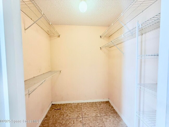 Building Photo - 3232 Wallace Ave