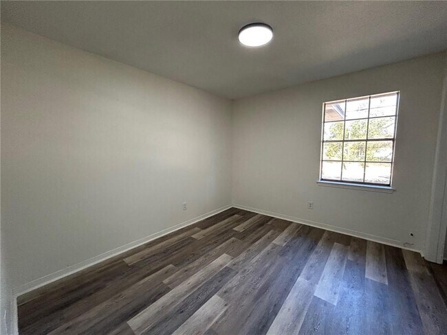 Building Photo - 2603 St Stephens Rd