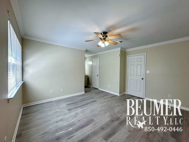Building Photo - Charming 2 bedroom, 2.5 bath townhome for rent in SW Pensacola!