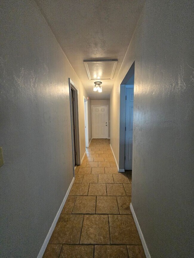 Building Photo - 2 Bedroom 2 Bath Condo