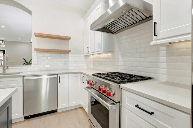 Building Photo - 1050 Delray Lakes Dr