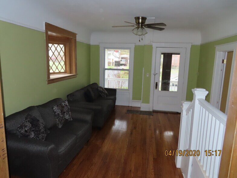 Family room and front entrance - 947 Westcott St