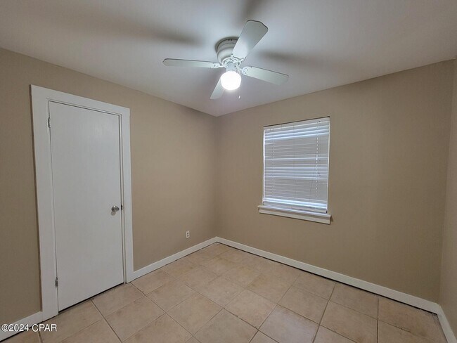 Building Photo - 1710 Chestnut Ave