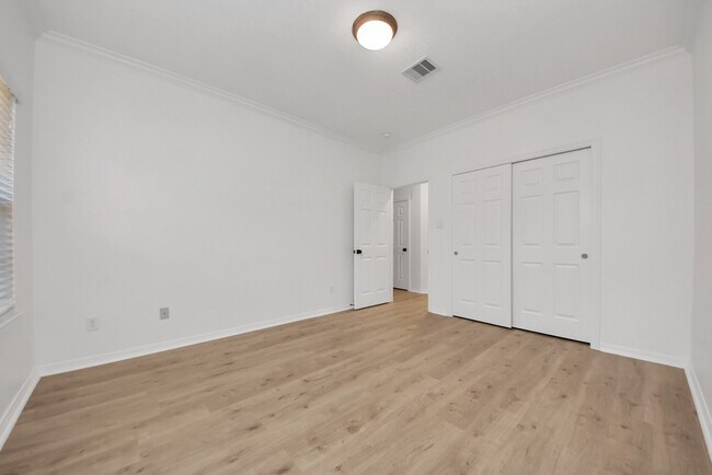 Building Photo - 1510 Olive Park