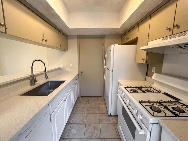 Building Photo - 7206 Creekside Dr