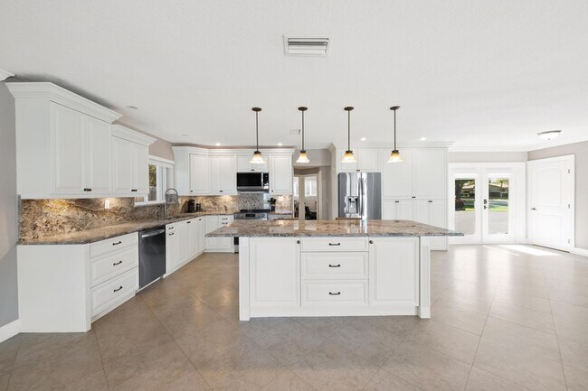 Building Photo - 1120 Renmar Dr