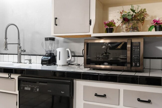 Building Photo - 10150 Sierra Madre Rd