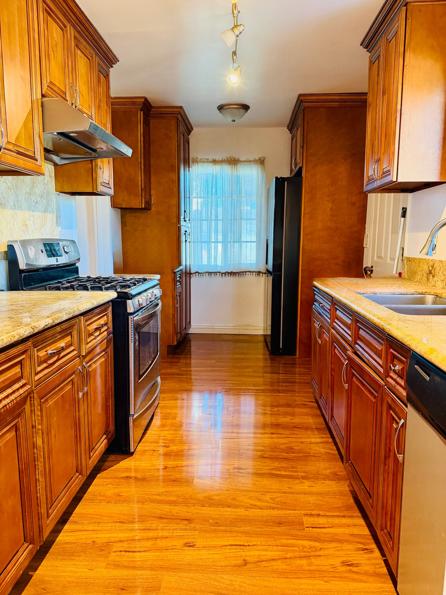 Building Photo - 6815 Sowell Ave