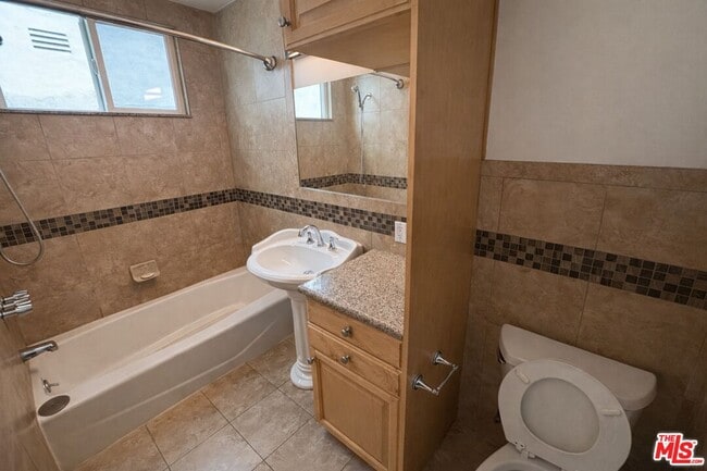 Building Photo - 447 S Palm Dr