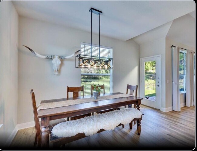 Building Photo - 405 Alva Dr