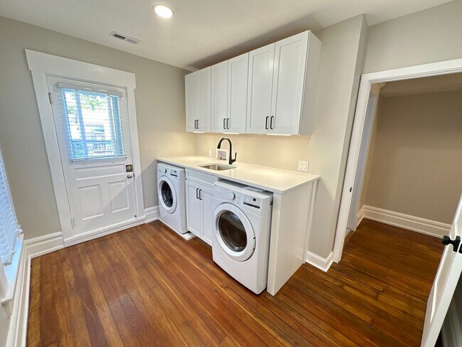 Building Photo - Dennison Ave 866-868 CR