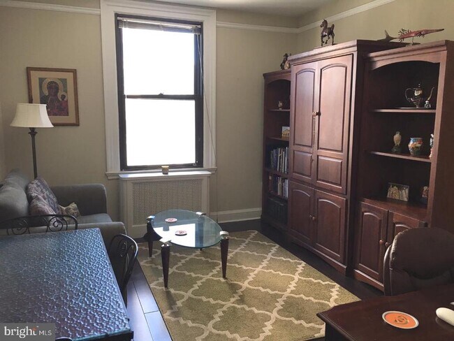 Building Photo - 2031 Locust St