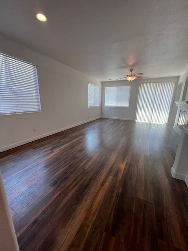 Building Photo - Single Story 3 Bedroom Home in Lincoln Acr...