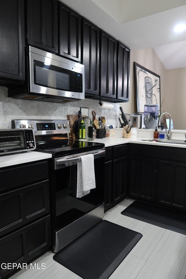 Building Photo - 4614 N Stanton St