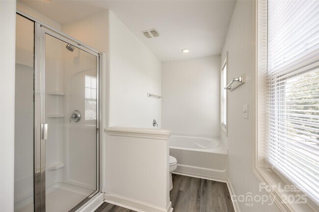 Building Photo - 4505 Hampstead Heath Dr
