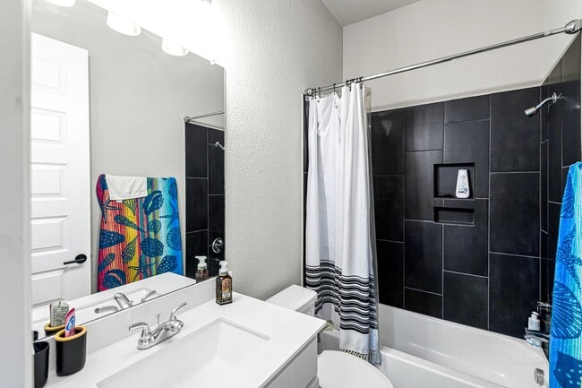 Building Photo - 2711 Sylvan Birch Trl