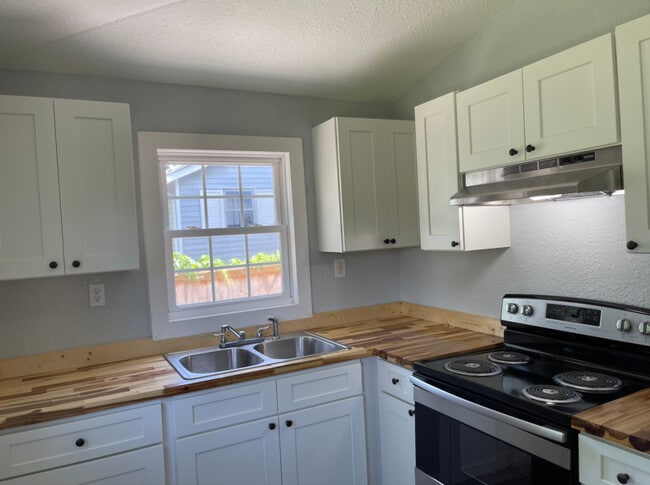 Building Photo - 215 E Burwell Ave